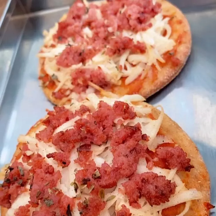 Mini  pizza calabresa