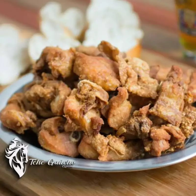 Frango a passarinho com fritas