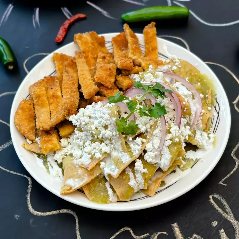 Chilaquiles con milanesa
