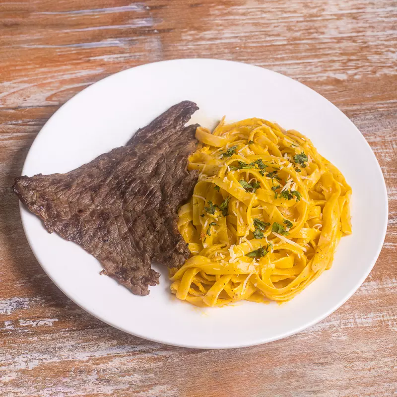 Bistec Parrilla c/ Fetucc Huancaí