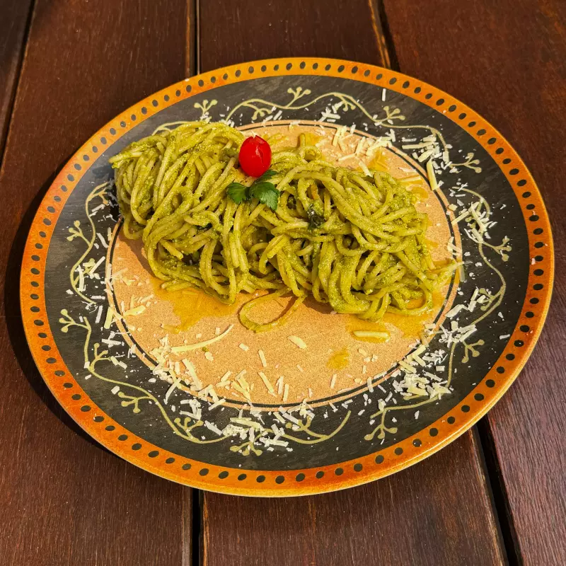 Massa ao molho pesto