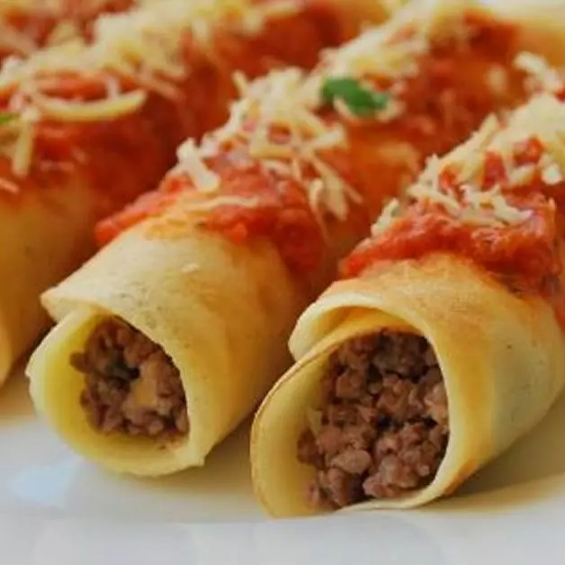 PANQUECA DE CARNE AO MOLHO