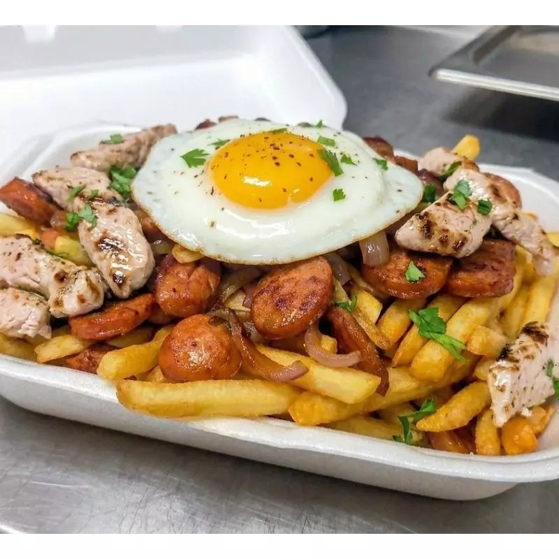 Chorrillanas de Lomito