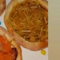 Esfiha de bacon com batata palha