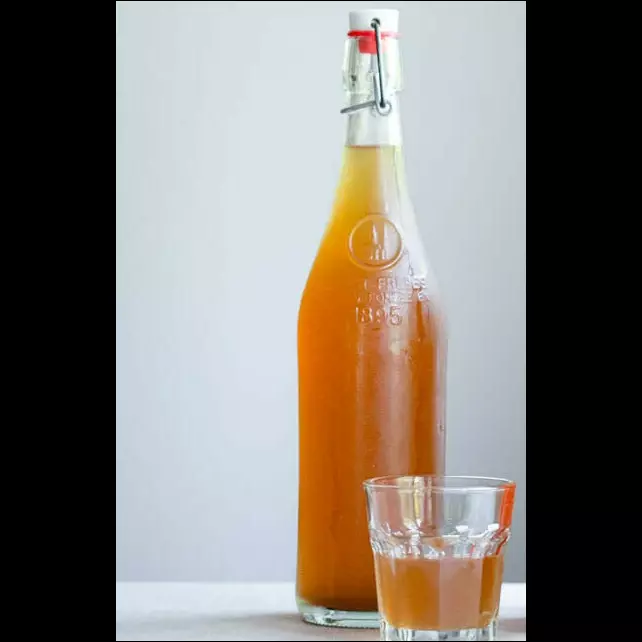 Kombucha - fresa hierba buena