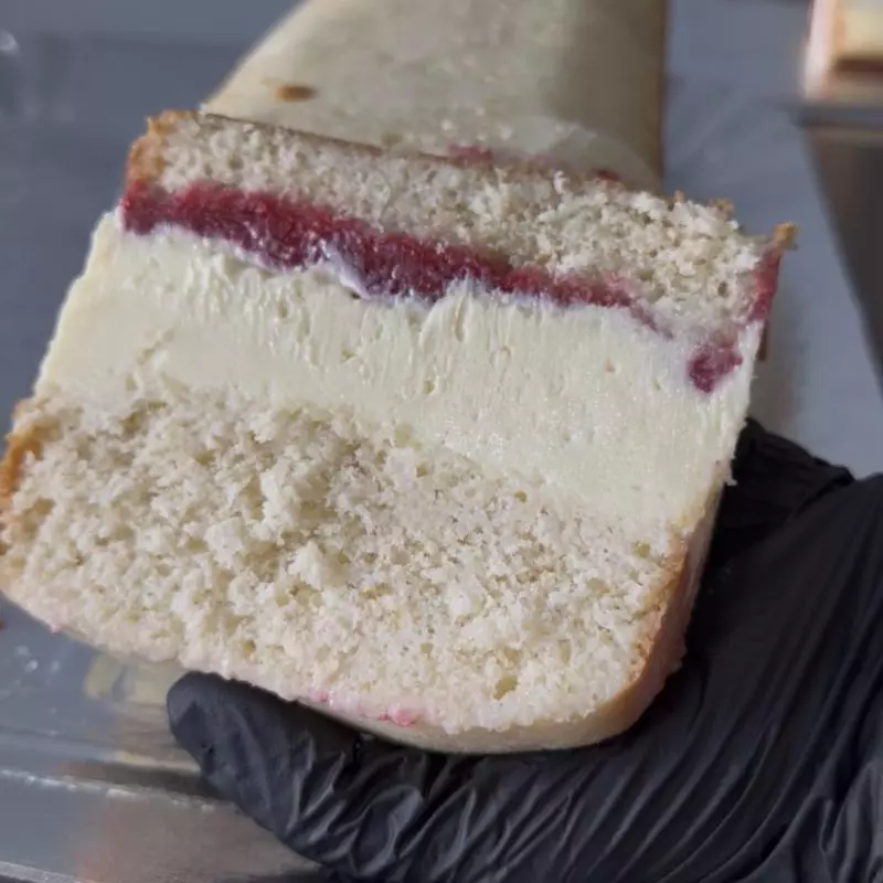 Bolo gelado ninho com morango