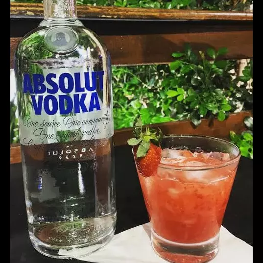 Caipirosca Absolut (limão, morango, kiwi)