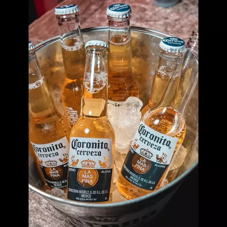 CORONAコロナ...promoção no balde