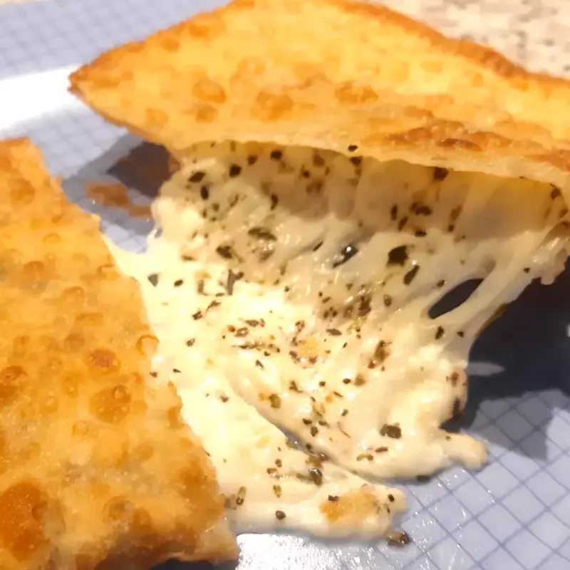 Pastel de queijo com orégano