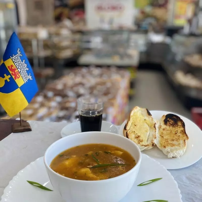 Cabeça de Galo c/ 1 Pão francês