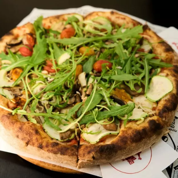 35. Pizza Vegana