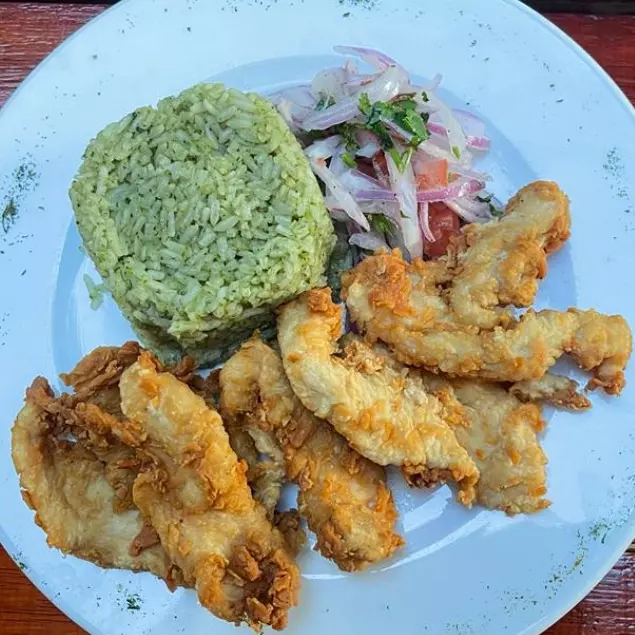 Pollo Crispy Con Arroz Al Cilantro