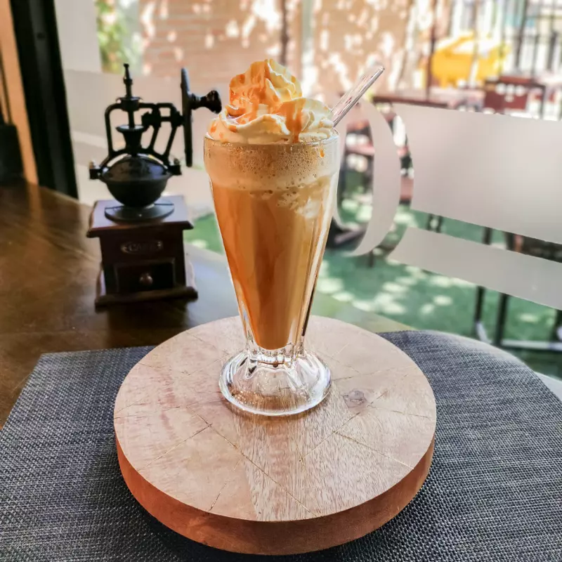 FRAPPE DE CHAÍ
