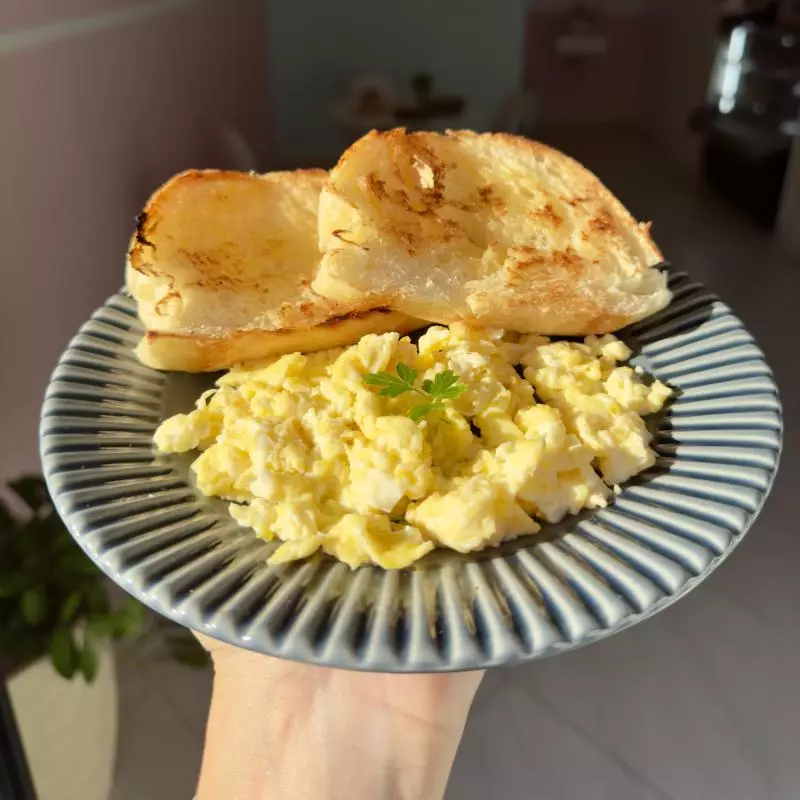 PÃO COM OVO