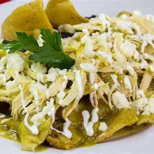 Chilaquiles verdes con pollo
