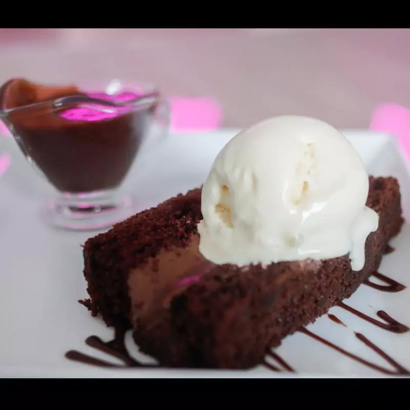 Bolo gelado de chocolate c/ sorvete