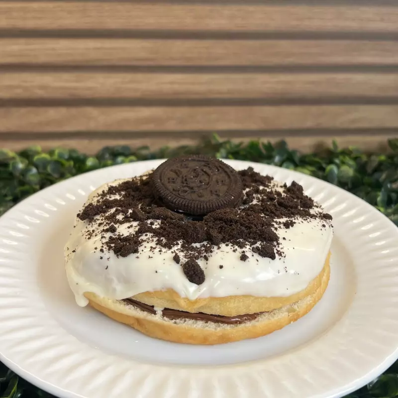 Donut de Oreo com Chocolate Branco