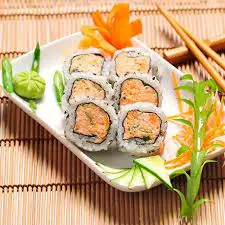 Uramaki de patê cozido - salmão