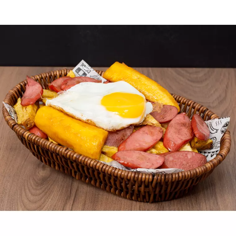 Salchipapa a lo Pobre