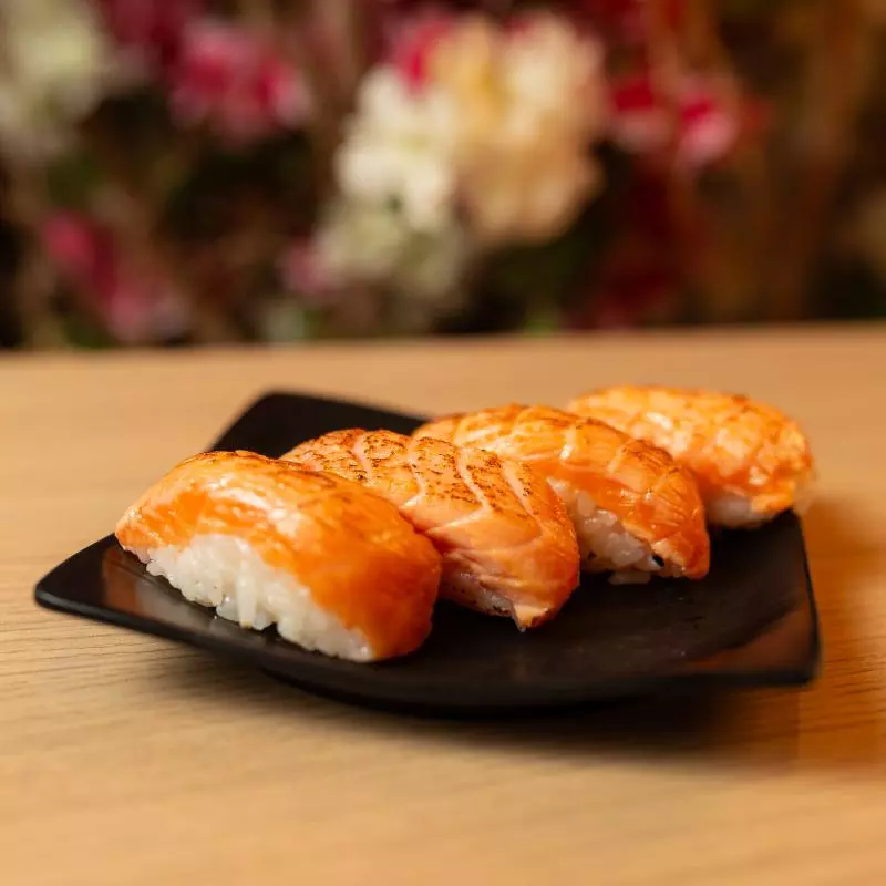 NIGIRI SALMÃO MAÇARICADO(4 UNIDADES)