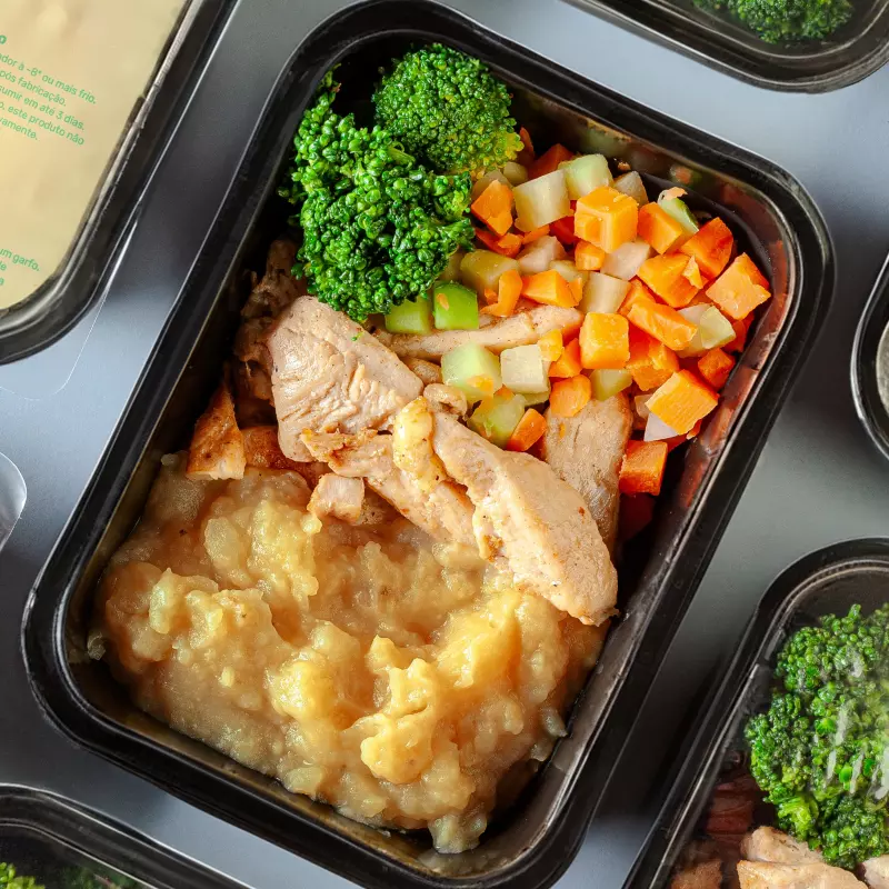 (G) Frango Purê de B. Doce e Legumes