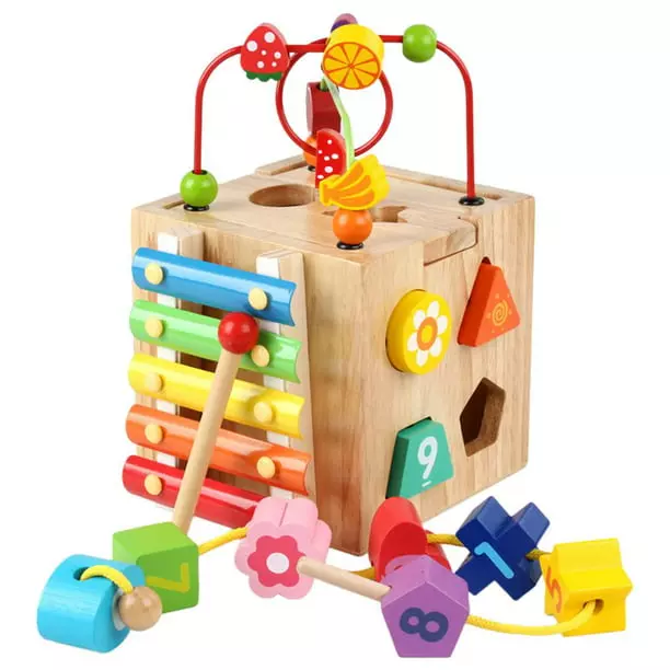CUBO DE MADERA CON CIRCUITO CON XI.