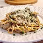 Talharim com tiras de carne ao molho