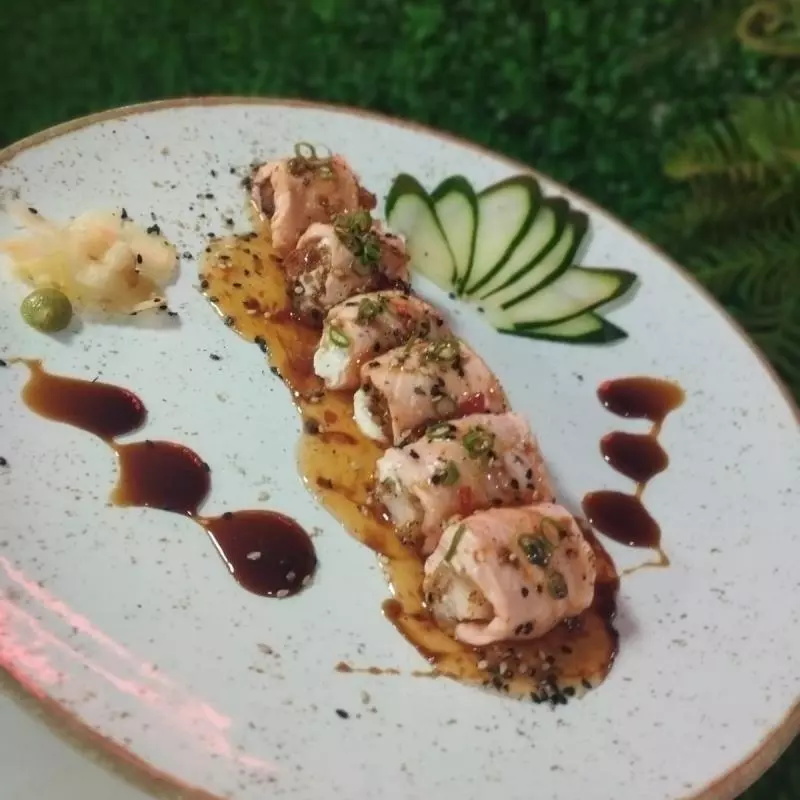 SUSHI DE SALMÃO ESPECIAL 6 PEÇAS