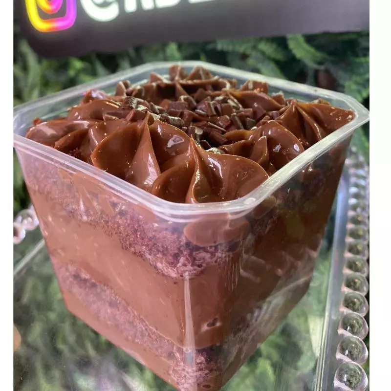 BOLO POTE CHOCOLATE COM BRIGADEIRO