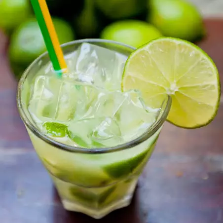 Caipirinha de limão