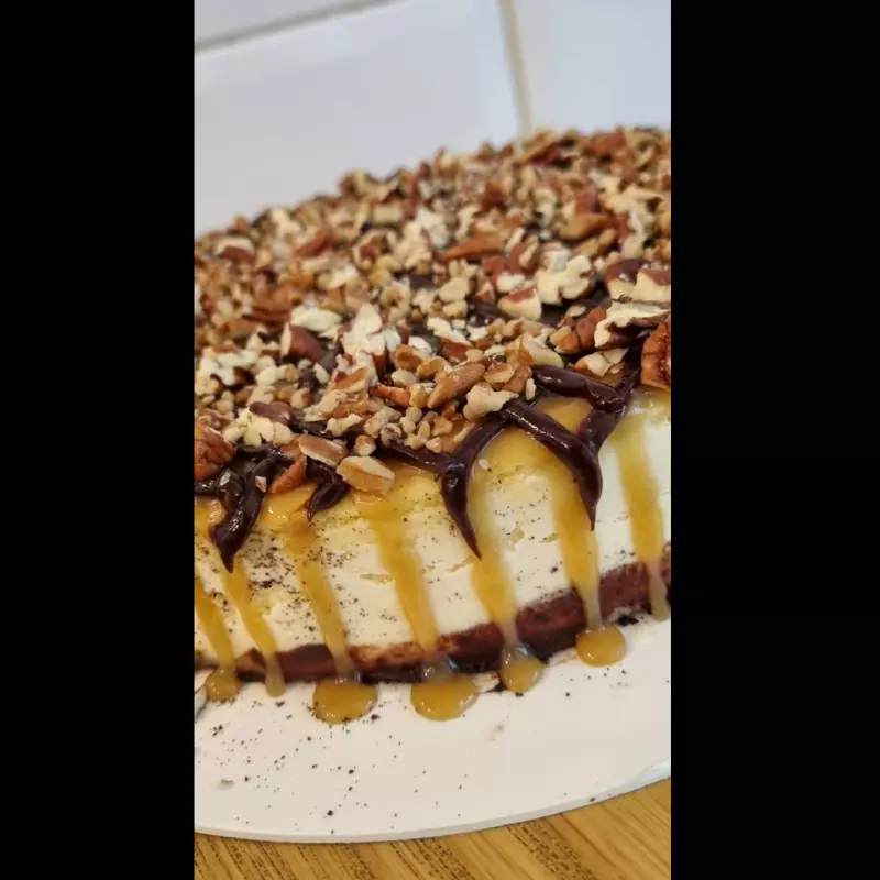 NY Turtle Cheesecake Med