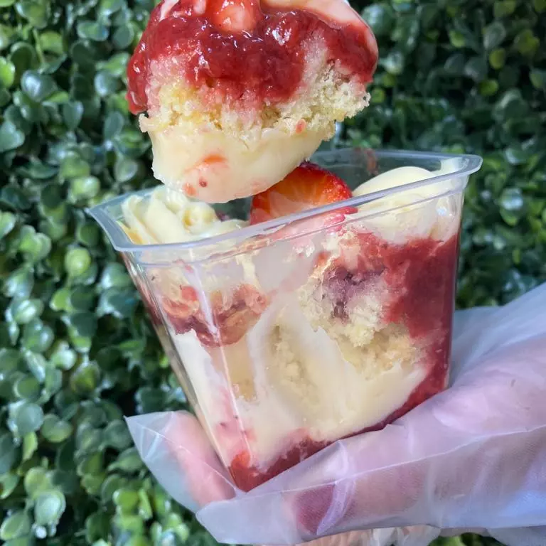 Bolo de Pote Leite Ninho com Geleia