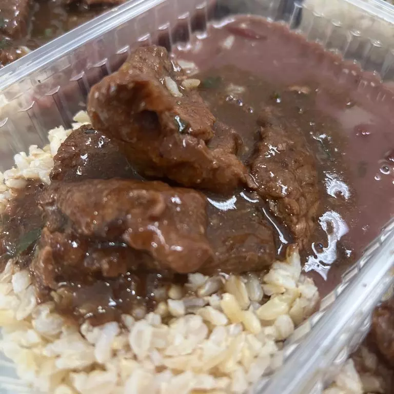 Bife ao Molho c/ Arroz e Feijão