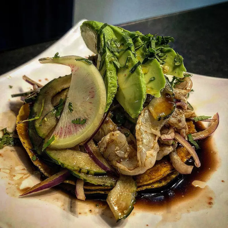 Tostada de aguachile Negro