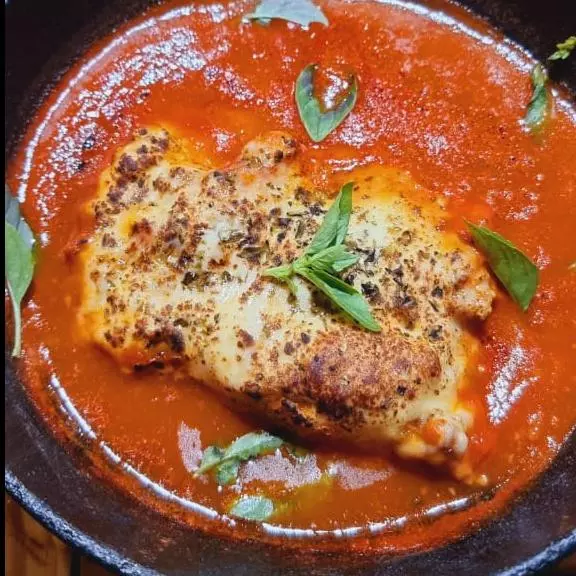 Parmegiana de frango (serve 2 pessoas)