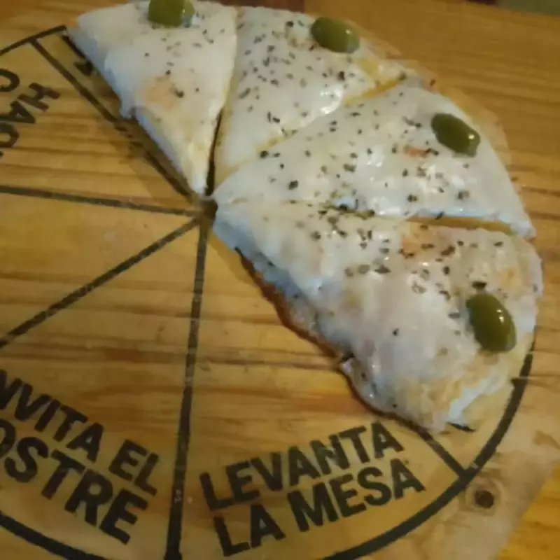 Media (1/2) Pizza Muzzarela