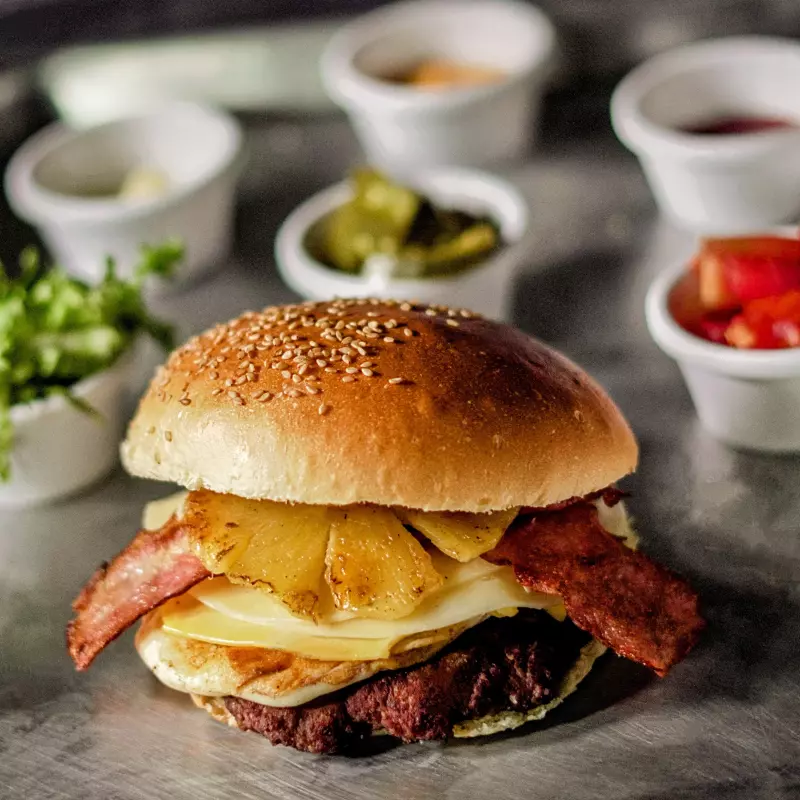 Suiza Doble con Piña y Tocino