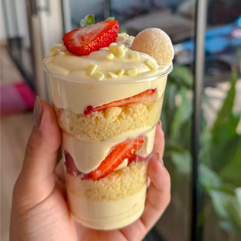 Bolo, ninho e morangos 250gr