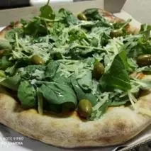 • Pizza de Rúcula y Provolone