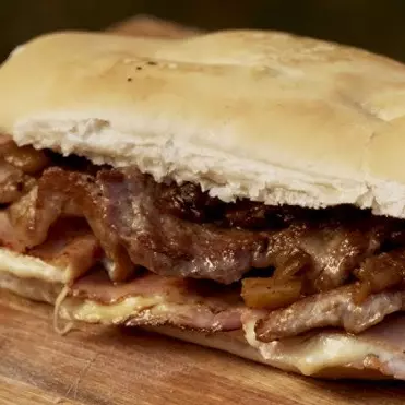 SANDWICHE DE BONDIOLA