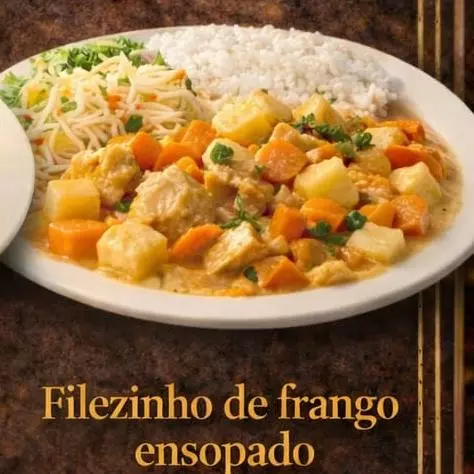 Peito de frango ensopado com legumes