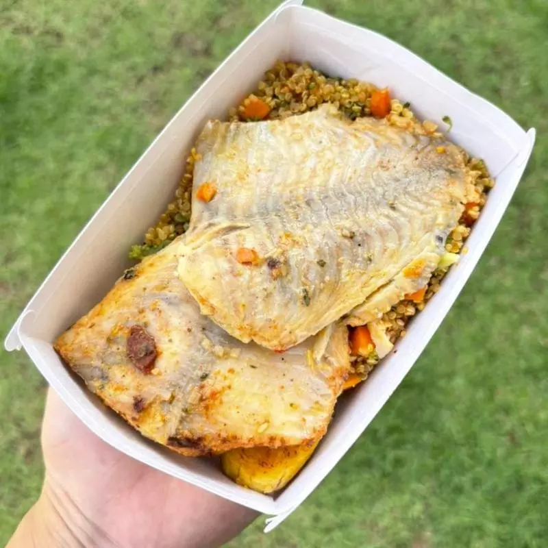 Tilápia grelhada c/ salada de quinoa