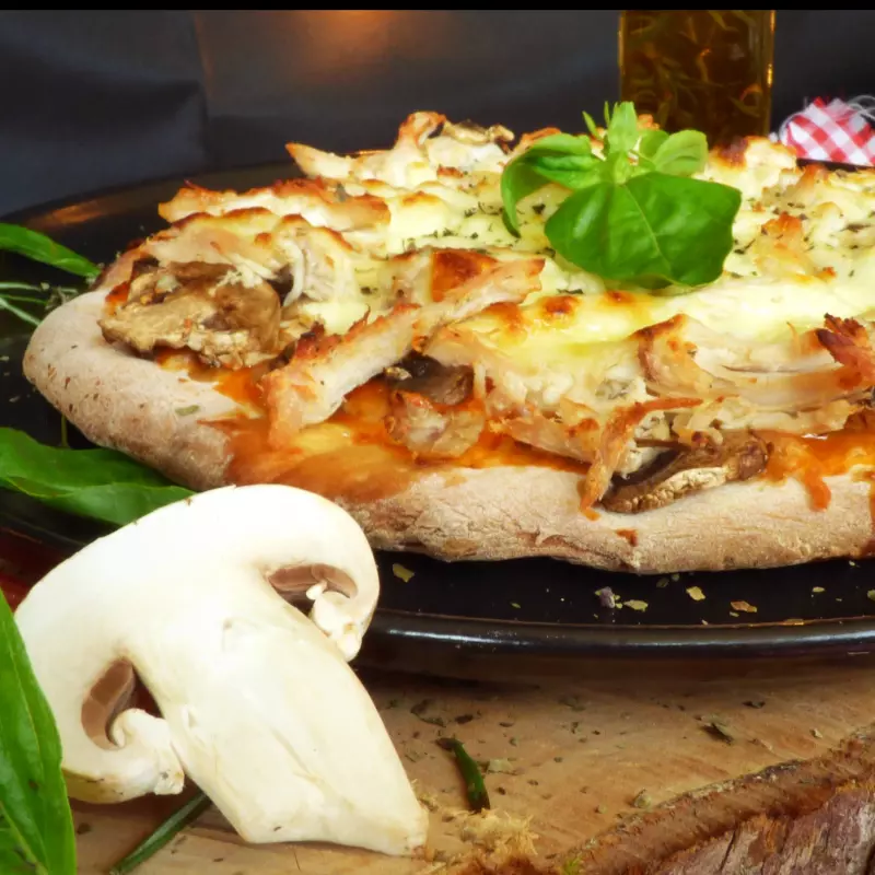 Pizza Pollo Champiñón