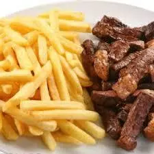 PORÇÃO DE ISCAS ALCATRA COM BATATA