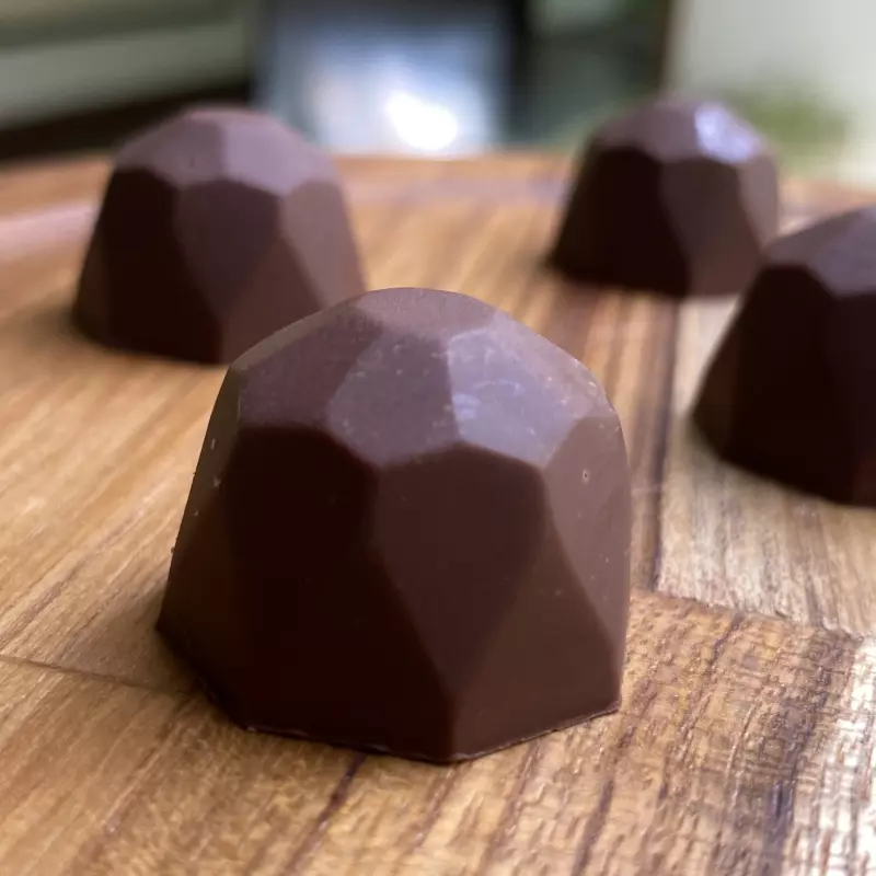 Bombom de avelã vegano