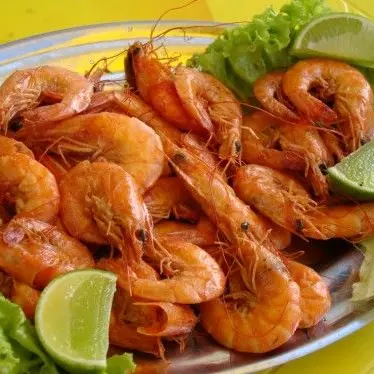 CAMARÃO NO ALHO E OLEO