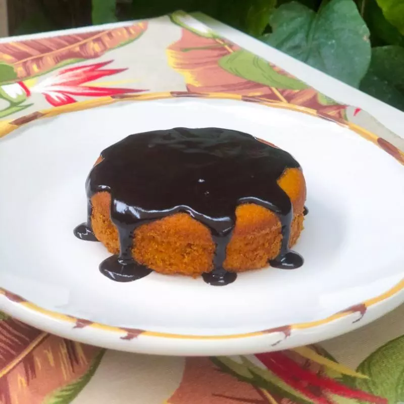 Bolo de cenoura cob. choc. artes. individual
