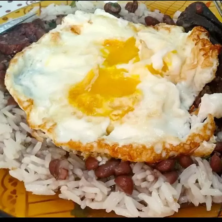 (M)Dois Ovos fritos com Pure