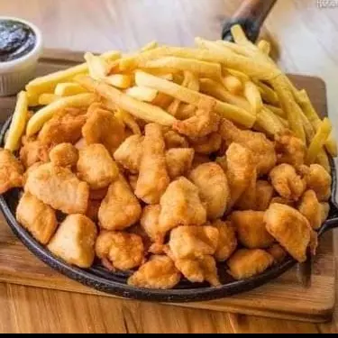 ISCA DE FRANGO COM FRITAS OU AIPIM