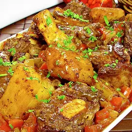 COSTELA COM MANDIOCA